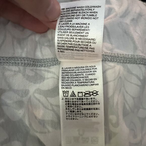 The North Face Fitted Tee White Floral T Shirt Short Sleeve V Neck Sz XL - Picture 7 of 12